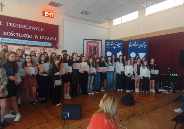 Wyróżnienie dla Nikoli Parobek w XV Powiatowym Festiwalu Piosenki Obcojęzycznej w Leżajsku