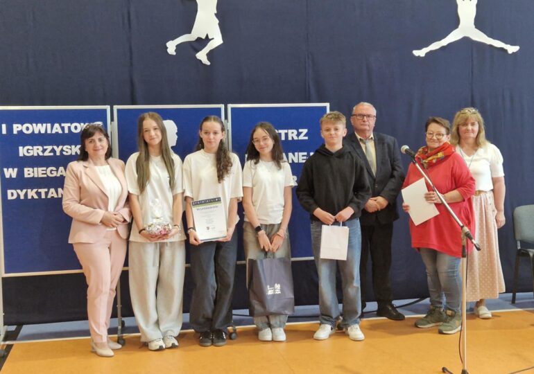 Wyróżnienie w I Powiatowych Igrzyskach w Bieganym Dyktandzie