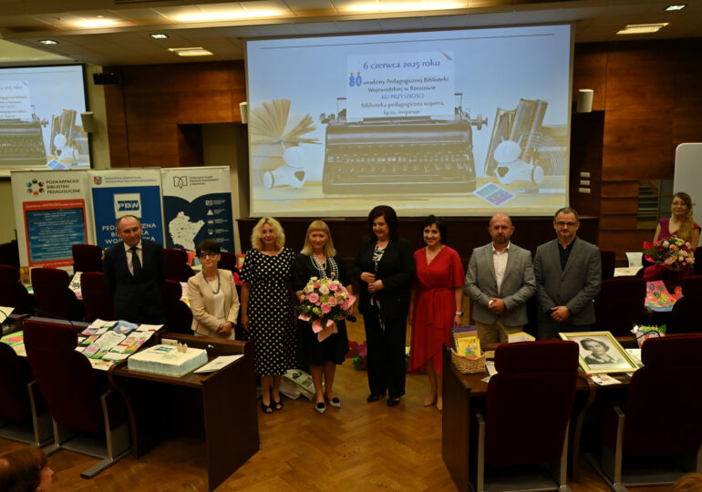 80 kartek na jubileusz 80 urodzin Pedagogicznej Biblioteki Wojewódzkiej w Rzeszowie