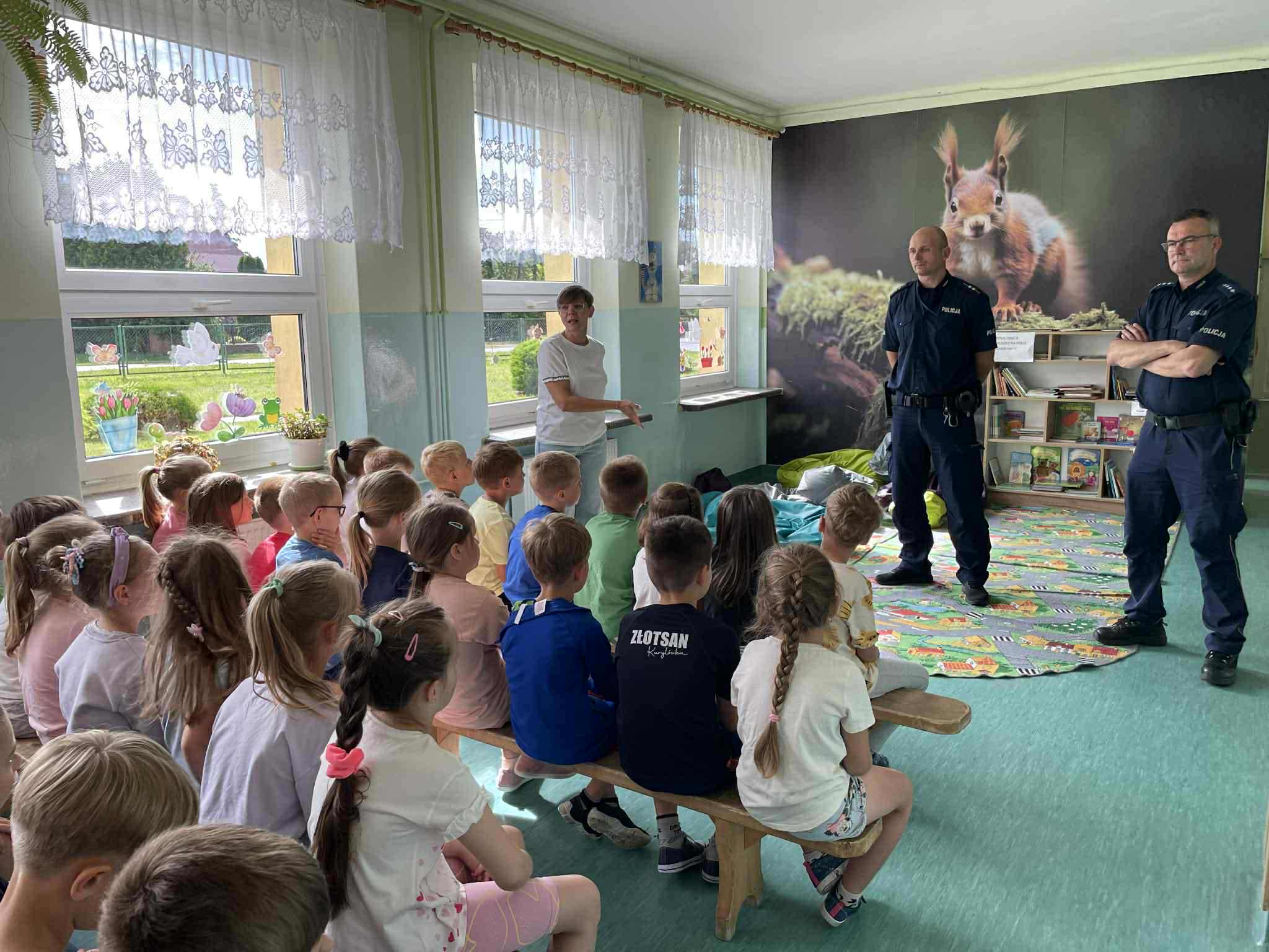 Spotkanie z policją - akcja Bezpieczne wakacje